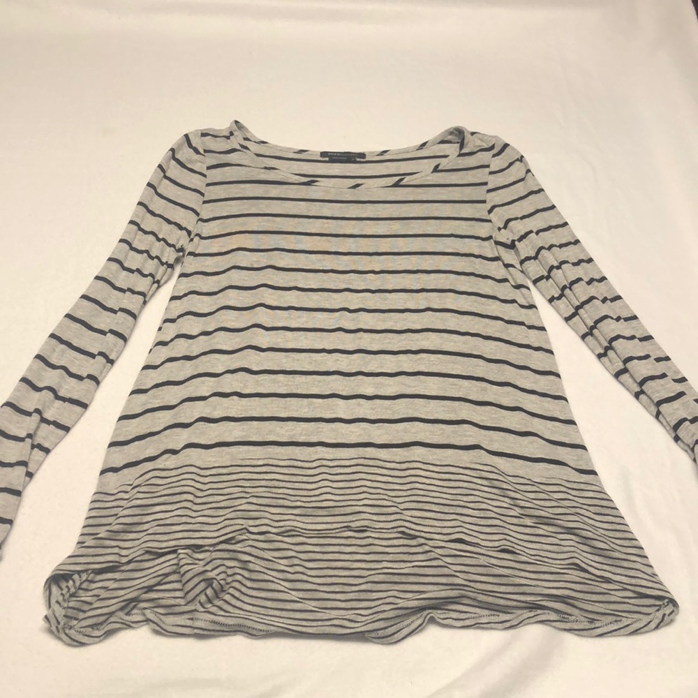 BCBGMAXAZRIA long sleeve top Size L Nearly New